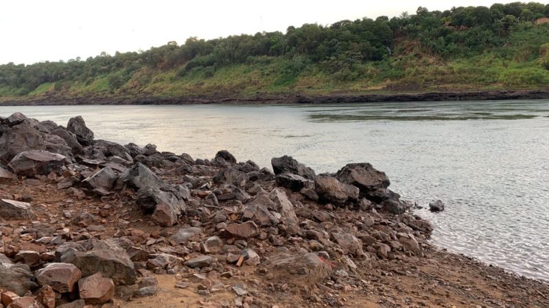 Rio Paraná 10 m abaixo do nível Rio Paraná 10 m abaixo do nível